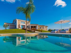 A heated pool - in Arkadii mit Außenpool by Interhome (Zakynthos (Stadt))