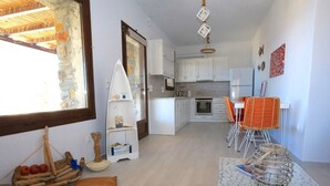 Kühlschrank, Ofen, Geschirrspüler, Kochgeschirr/Geschirr/Besteck