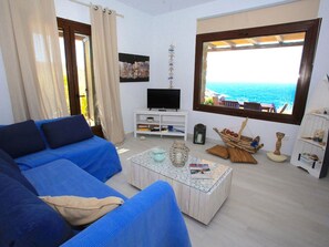 TV, DVD player - Ruhig gelegene Wohnung mit Meerblick an einem abgelegenen Strand by Interhome (Kea)
