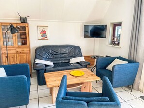 TV, DVD player - Friesje by Interhome (Anjum)