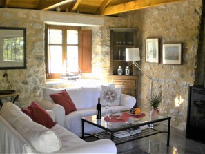 TV - Steinhaus in Leonido mit Parkplatz by Interhome (Leonidhion)