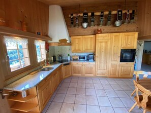 Réfrigérateur, micro-ondes, four, lave-vaisselle