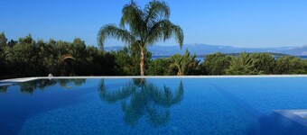 Anwesen "Villa Livadia" mit Infinity-Pool by Interhome