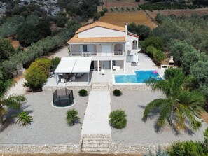 Exterior - Anwesen "Villa Livadia" mit Infinity-Pool by Interhome (Drepano)