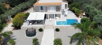 Anwesen "Villa Livadia" mit Infinity-Pool by Interhome