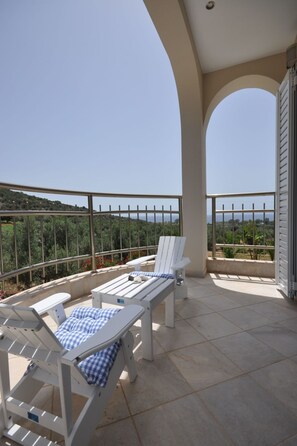 Terrace/patio - Anwesen "Villa Livadia" mit Infinity-Pool by Interhome (Drepano)