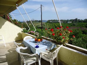 Outdoor dining - Wohnung mit großem Balkon und herrlichem Meerblick by Interhome (Drepano)