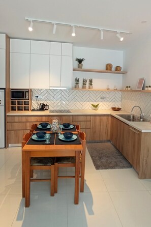 Fridge, microwave, cookware/dishes/utensils - Vacation home Marion by Interhome (Alikanas)