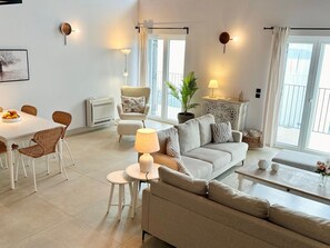 TV - Prächtige Villa in spektakulärer Lage by Interhome (Kalami)