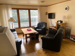 Fernseher, Kamin, DVD-Player
