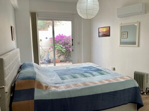 A bedroom with a bed, a large window, a radiator, and a ceiling light. - MYHIDEAWAY APARTMENT mit kostenlosem WiFi by Interhome (Peyia)