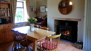 Dining - Cottage "James Tymon" mit Terrasse und Garten by Interhome (Dingle)
