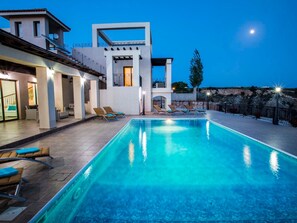 Pool - Villa mit Blick auf die Berge und Whirlpool by Interhome (Kathikas Village)