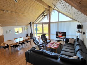 Fireplace, DVD player - Modernes, geräumiges Haus mit großer Terrasse by Interhome (Broager)