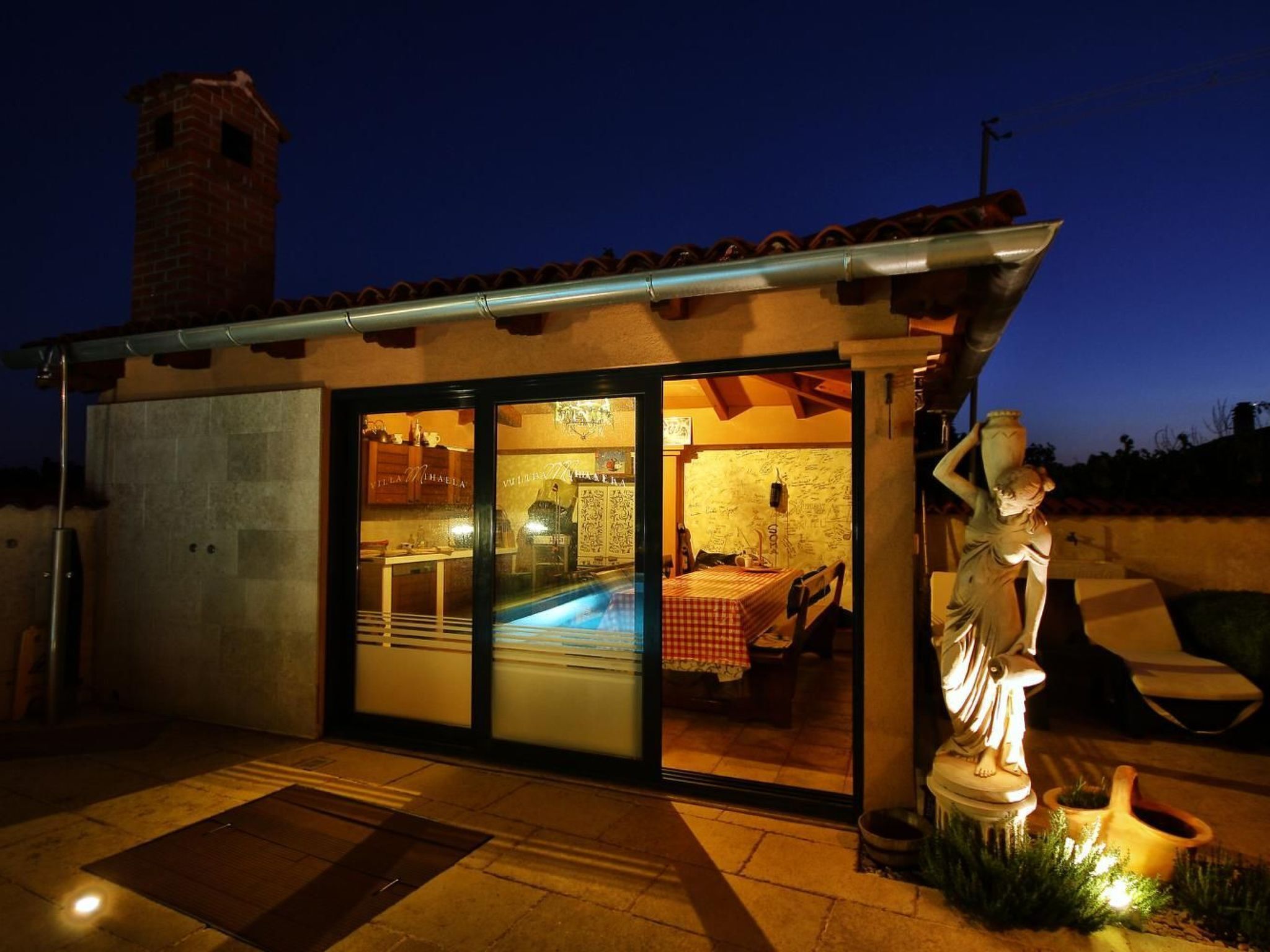 تناول الطعام بالخارج