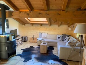 TV, fireplace - Gemütliche Ferienwohnung auf der Axalp by Interhome (Brienz)