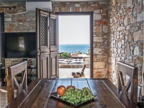 Outdoor dining - mit Privatpool für 8 Personen und 2 Kinder in Megas Gialos, Kykladen by Interhome (Syros)