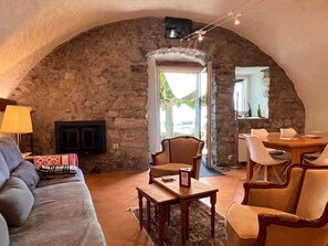 Fireplace - Vigneronne, Vigne by Interhome (Montreux)