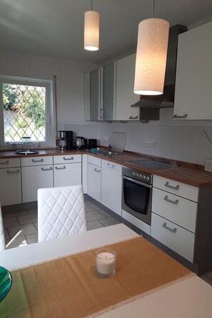 Fridge, microwave, oven, dishwasher - Idyll mit Loggia und Garten by Interhome (Homberg (Efze))