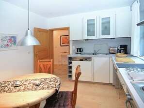 Kühlschrank, Mikrowelle, Ofen, Geschirrspüler