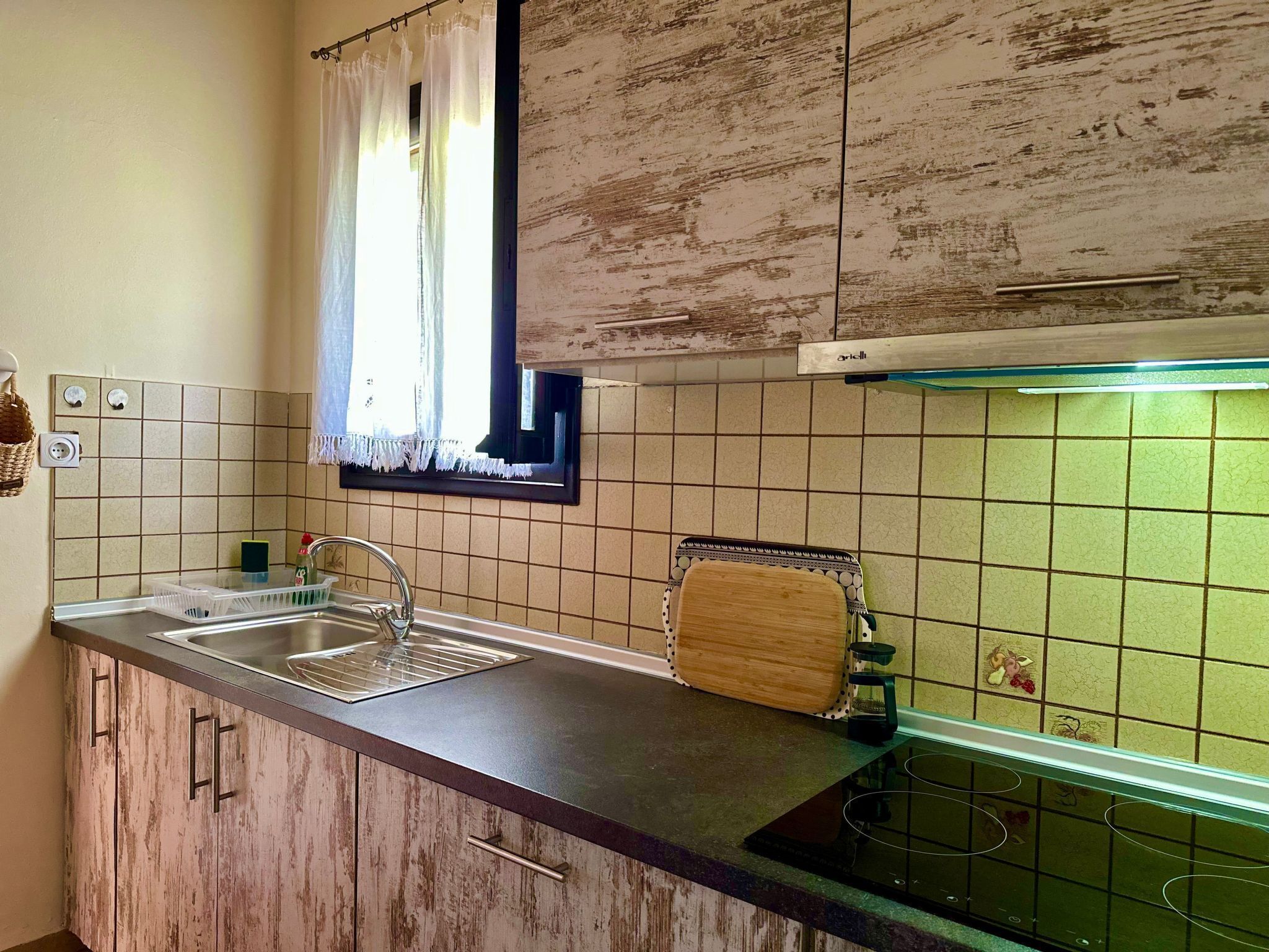 Frigorífico y utensilios de cocina