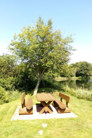Outdoor dining - Haus am Kiessee mit direkter Angelseelage by Interhome (Westerholt)