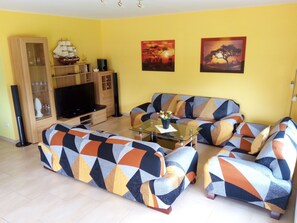 TV, DVD player - Haus am Kiessee mit direkter Angelseelage by Interhome (Westerholt)