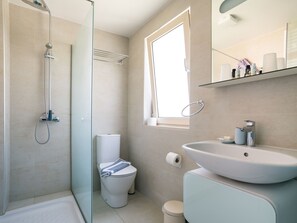 Towels - Villa Thalassa mit Schwimmbad und Garten by Interhome (Aghios Mattheos)