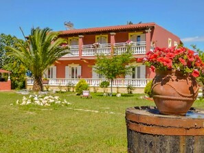 Property grounds - "Condesa Dio" mit Balkon by Interhome (Afion)