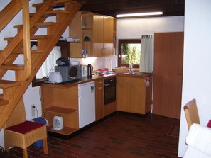 Fridge, microwave, oven, cookware/dishes/utensils - mit Terrasse by Interhome (Wiefelstede)