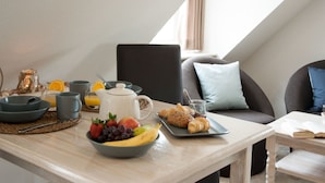 Dining - Gemütliche Wohnung für mit Gartensauna by Interhome (Dagebüll)