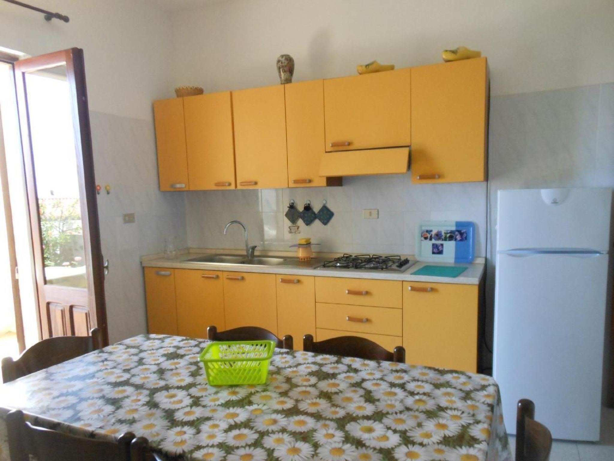 Fridge, oven, cookware/dishes/utensils