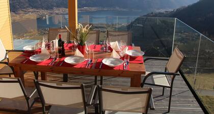 Freistehendes Ferienhaus mit Blick auf den See by Interhome
