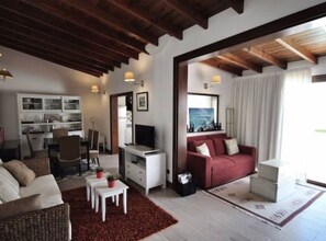 TV - Villa los palmitos Familiäre Privatvilla mit Pool by Interhome (Arucas)