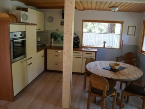 Fridge, microwave, oven, cookware/dishes/utensils - Toms Hütte by Interhome (Holsbybrunn)