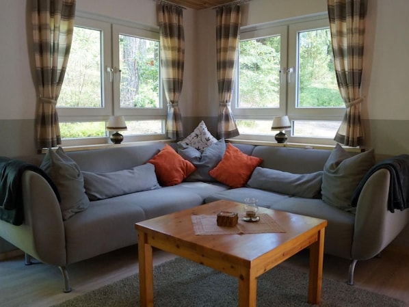 TV - Toms Hütte by Interhome (Holsbybrunn)