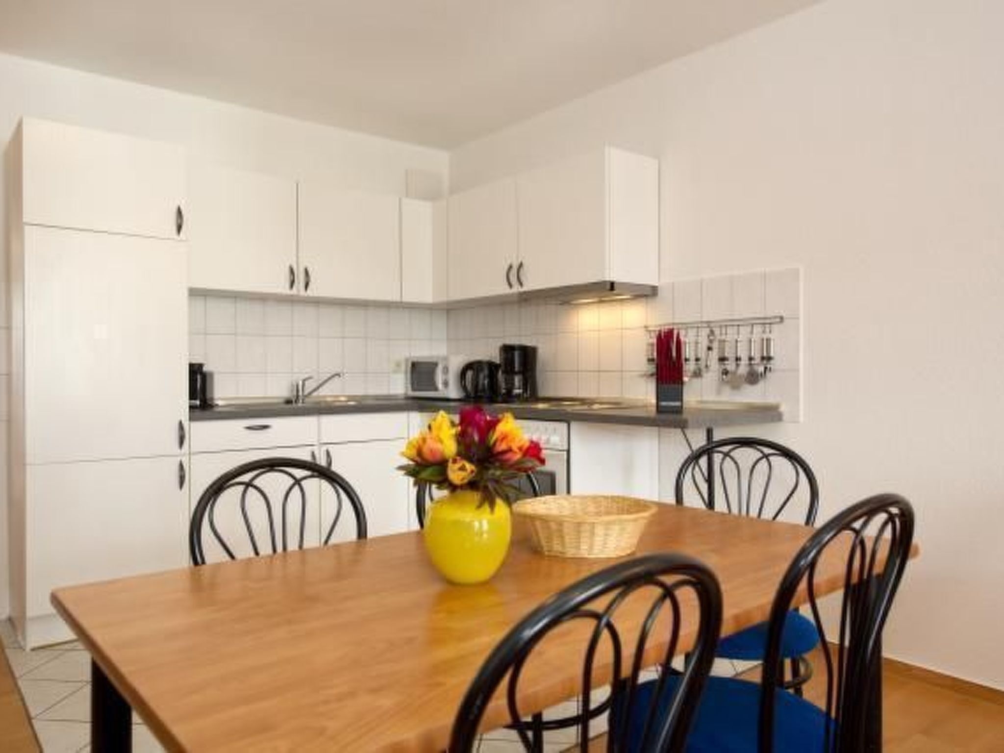 Kjøleskap, mikrobølgeovn, ovn og oppvaskmaskin