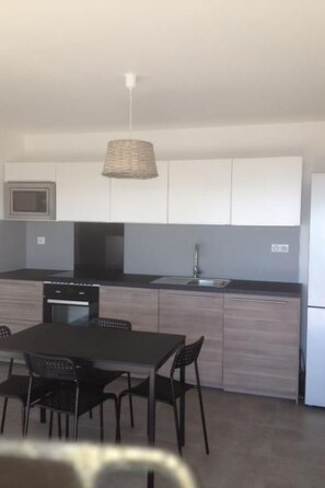 Fridge, microwave, oven, dishwasher - Unabhängige Unterkunft mit Meer- und Poolblick by Interhome (Coti Chiavari)