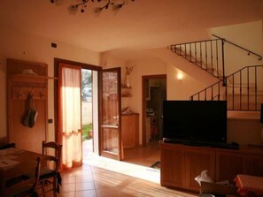Interior - mit Blick auf das Wasser by Interhome (Pietrasanta)
