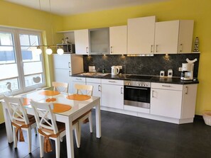 Fridge, microwave, oven, dishwasher - Haus Ostseeblick Wohnung 8 by Interhome (Baabe)