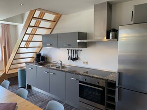 Refrigerador, microondas, horno y lavavajillas 