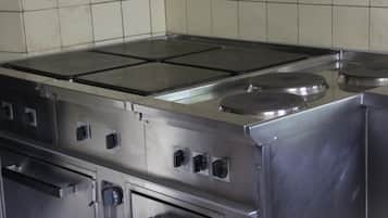 KĂŒhlschrank, Mikrowelle, Ofen, GeschirrspĂŒler