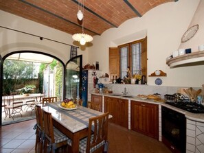 Fridge, microwave, oven, dishwasher - Villa Angelica Fabrik Peccioli by Interhome (Fabbrica)
