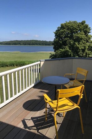 Outdoor dining - Wohnung im zweiten Obergeschoss des Gutshauses by Interhome (Gingst)