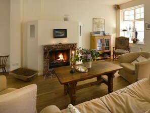 TV, fireplace, DVD player - Wohnung im zweiten Obergeschoss des Gutshauses by Interhome (Gingst)