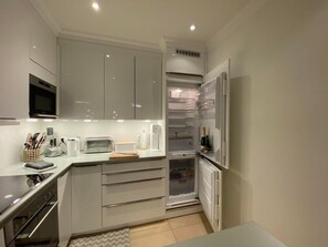 Frigorifero, microonde, forno, lavastoviglie