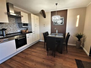 Fridge, microwave, oven, dishwasher - Apartment Jamie by Interhome (Karlshagen)