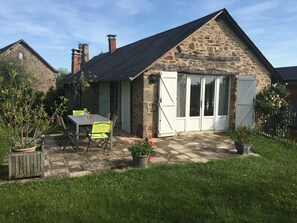 Outdoor dining - Familienhaus by Interhome (Beynat)