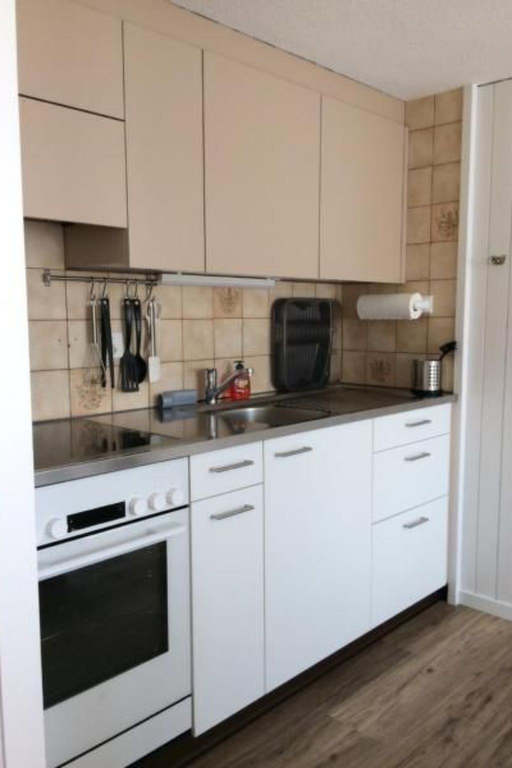 Fridge, microwave, oven, cookware/dishes/utensils