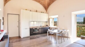 Fridge, oven, cookware/dishes/utensils - La Pergola by Interhome (Castelfalfi)